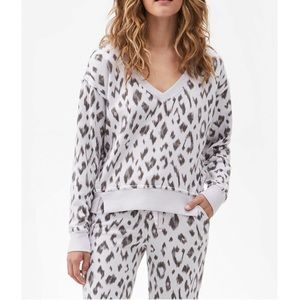 MICHAEL STARS Bone & Black Leopard Camila Ikat V-Neck Sweatshirt Large L NEW